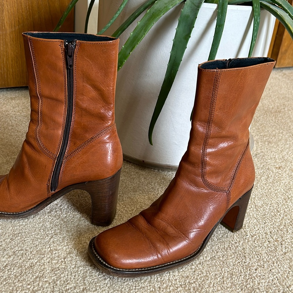 Vintage Designer Italian Leather Zip Up Ankle Boots